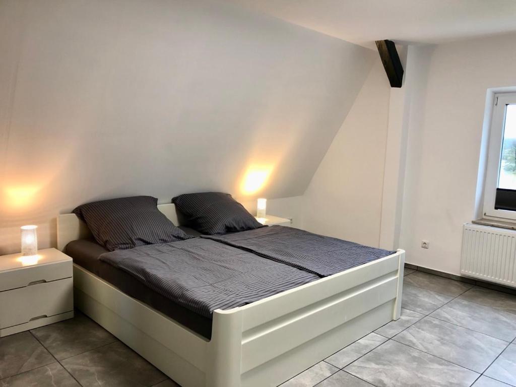 Dachgeschosswohnung Mit Seeblick Ahrensbok Exterior foto